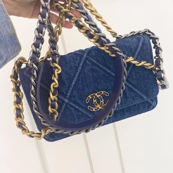 💓Sold💓Chanel 19 WOC - Picture 4 of 16